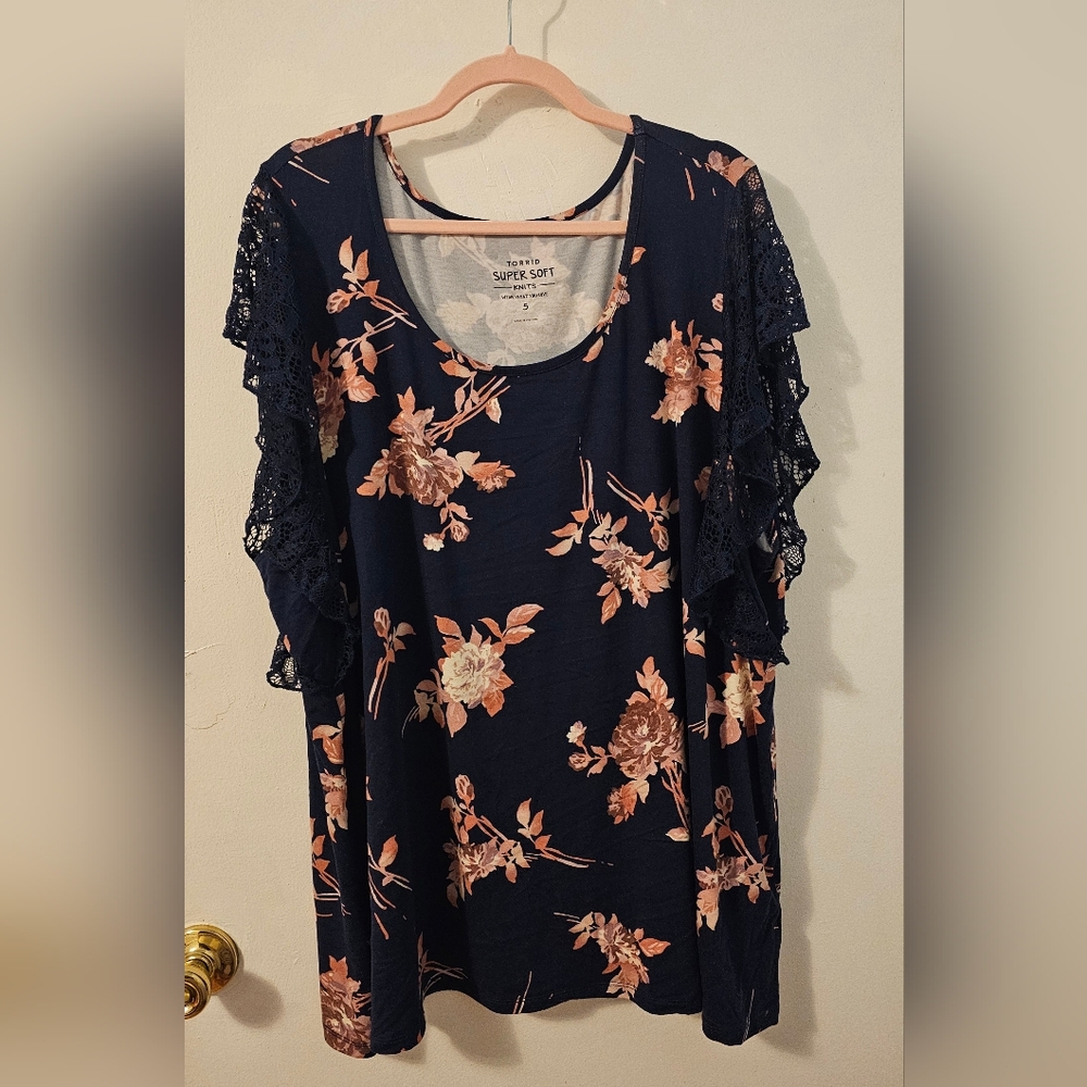 Torrid NWOT Top
